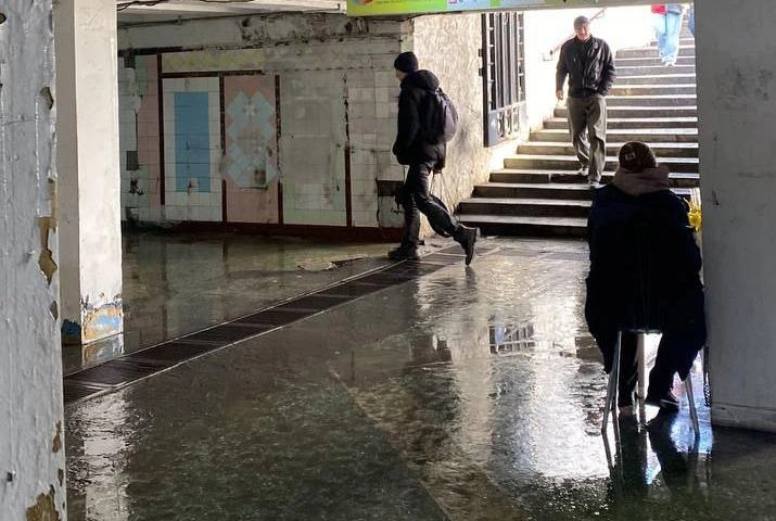 Фото: затопленный переход на Будённовском, кадр ТГ "Тютина"