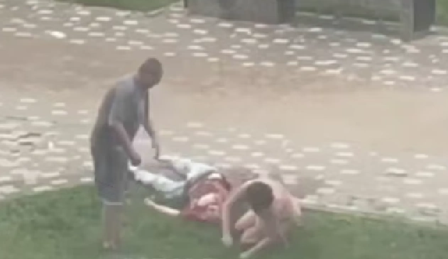 Фото: избиение супружеской пары в Аксае, кадр очевидца