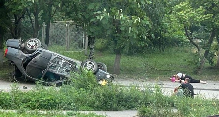 Фото: Пьяное ДТП с 3 пострадавшими в Красном Сулине, кадр ТГ sulinnews