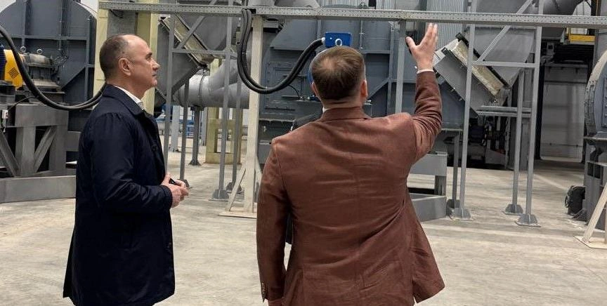 Фото: на новом заводе "Эмпилс-цинк", кадр ПРО