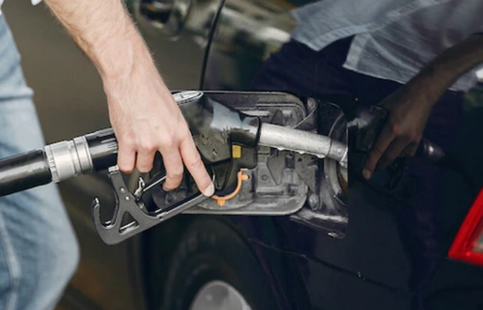 Фото: Заправка автомобиля, кадр freepik