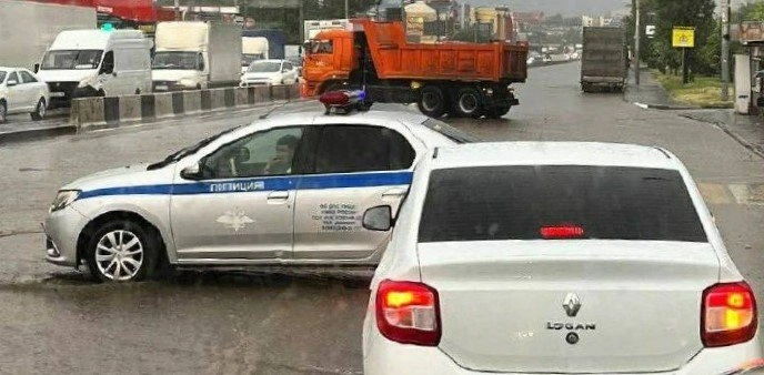 Фото: Перекрытая улица Малиновского, кадр из архива 1rnd