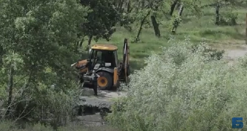 Фото: Расчистка ерика в роще на Шоссейной, кадр "Блокнот Ростов"