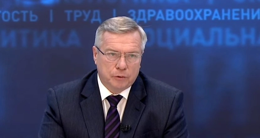 Фото: Василий Голубев на пресс-конференции, кадр ПРО