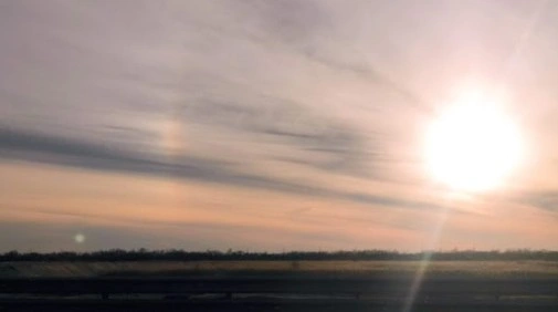 Фото: Солнце и небольшая радуга над трассой под Ростовом, кадр 1rnd