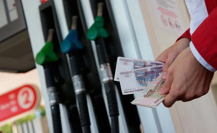 Фото: подорожание бензина в Ростовской области // фото из публикаций 1rnd