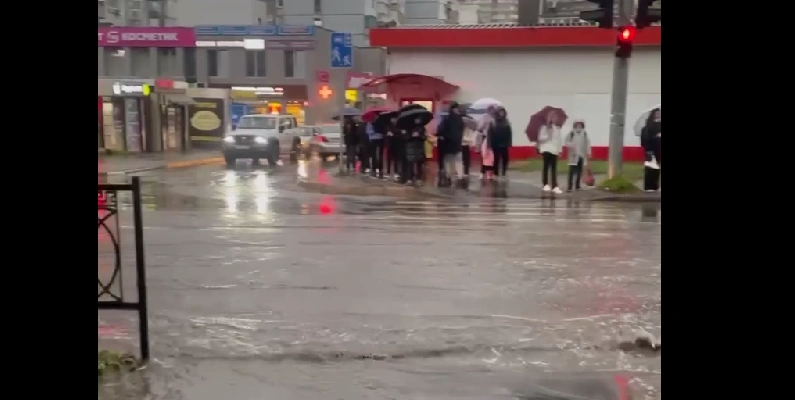 Фото: Затопленный ЗЖМ Ростова, кадр очевидца