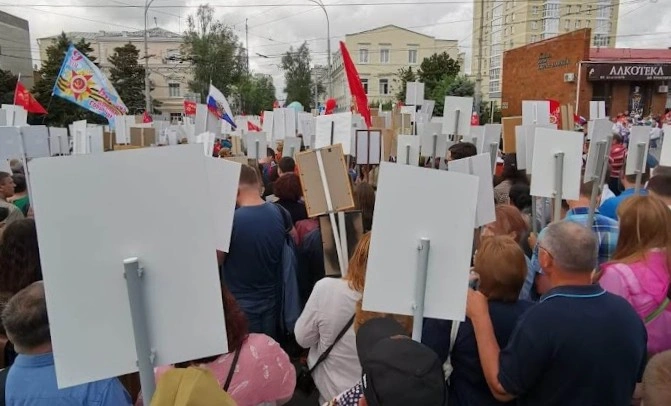 Фото: шествие Бессмертного полка в Ростове в 2019 году, кадр 1rnd