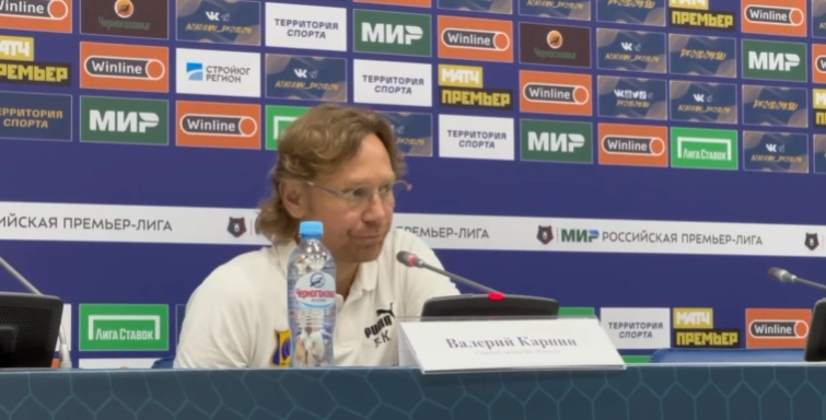 Фото: Валерий Карпин на пресс-конференции, кадр пресс-службы ФК Ростов