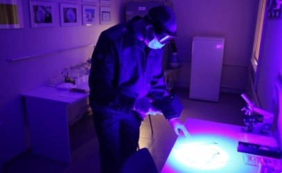 Фото: эксперт на месте двойного убийства в Тацинской, кадр СКР