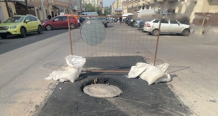 Фото: Испорченный асфальт после замены теплотрассы, кадр пресс-службы мэрии Ростова