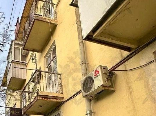 Фото: балконы дома на Полторацкого, где выпал ребёнок, кадр СКР