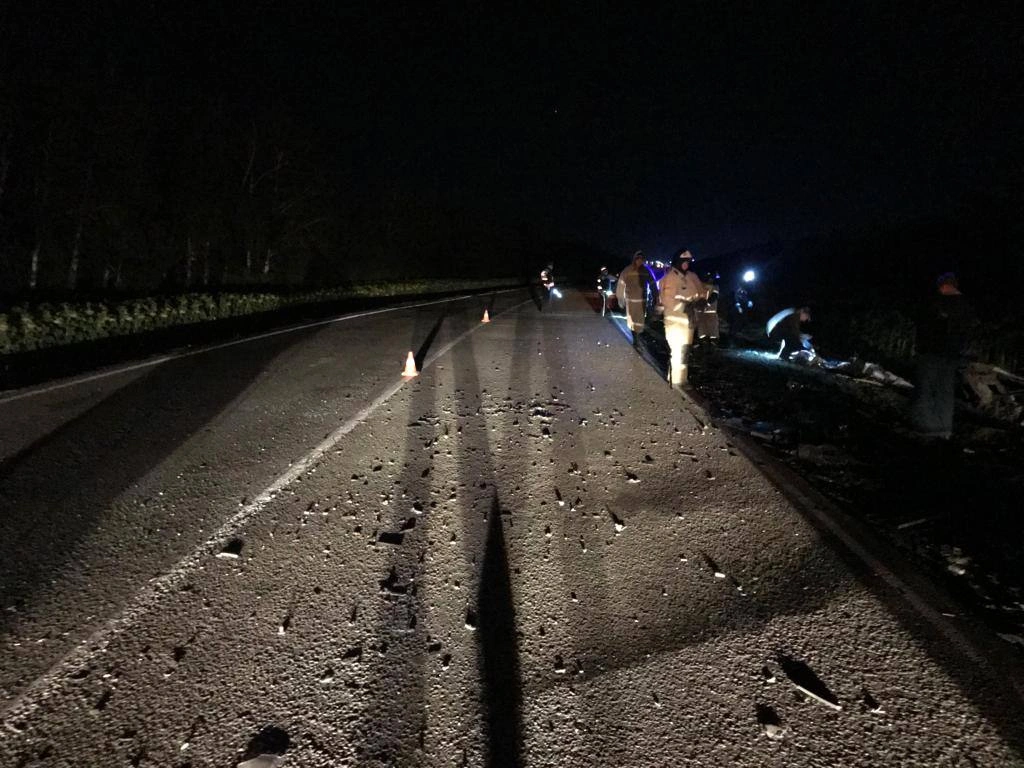 Три человека погибли в столкновении ВАЗа и бензовоза, кадр ГИБДД РО Три человека погибли в столкновении ВАЗа и бензовоза