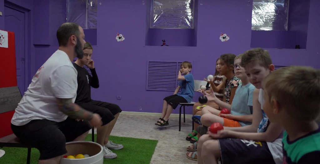 Илья и маленькие артисты его инклюзивного театра Илья и маленькие артисты его инклюзивного театра