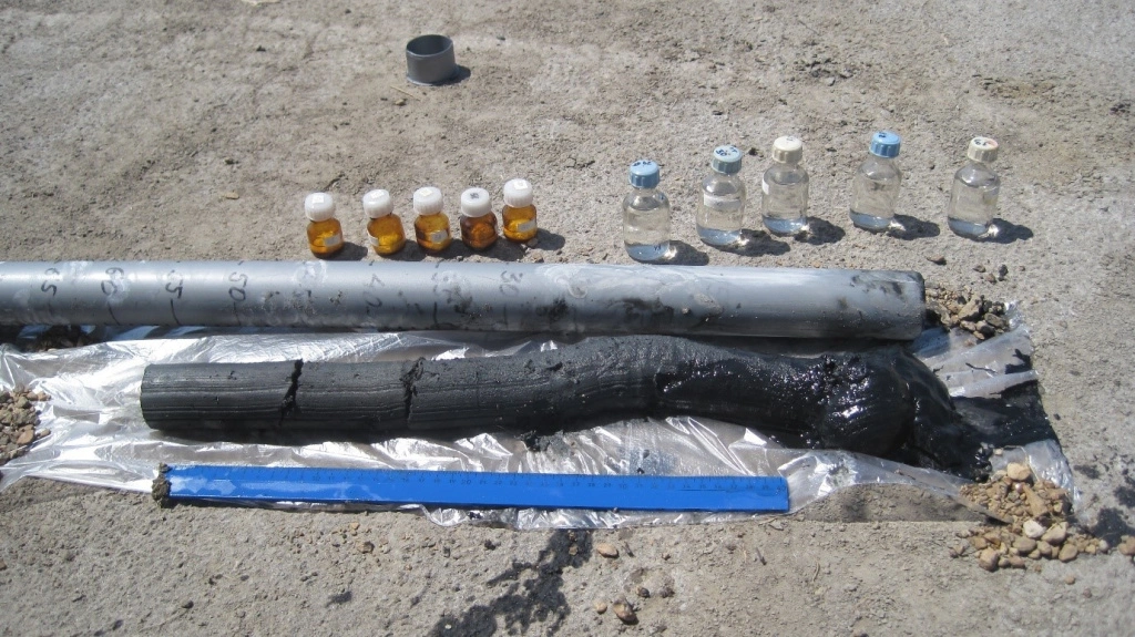 Рисунок 4. Большие (100 см) ручные трубки для отбора керна донных отложений.jpg Рисунок 4. Большие (100 см) ручные трубки для отбора керна донных отложений.jpg