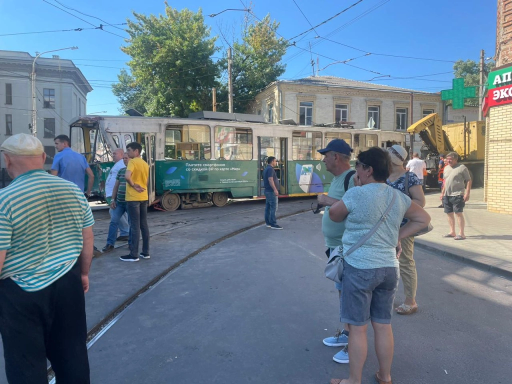 Трамвай сошёл с рельсов в Ростове на сложном участке местности, фото 1rnd Трамвай сошёл с рельсов в Ростове на сложном участке местности