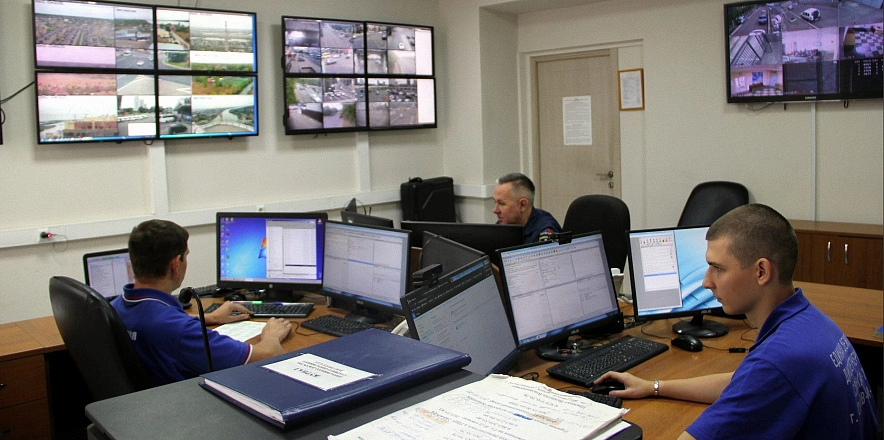 Фото: Работа службы 112 в Ростове, кадр УГОЧС