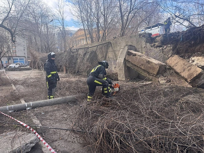 Фото: обрушилась часть подпорной стены // фото из ТГ-канала Александра Скрябина