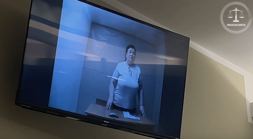 Фото: Т. Быковская слушает решение по ВКС // кадр объединённой пресс-службы судов КК