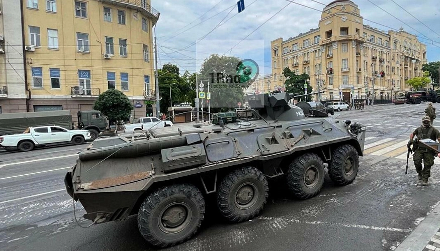 Фото: Военная техника "Вагнера" в центре Ростова, фото 1rnd