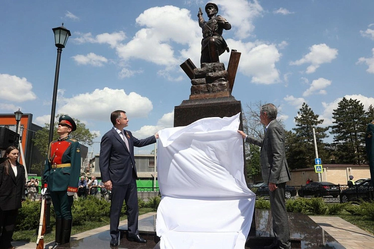 Фото: открытие памятника в Ростове \\ кадр пресс-службы губернатора РО