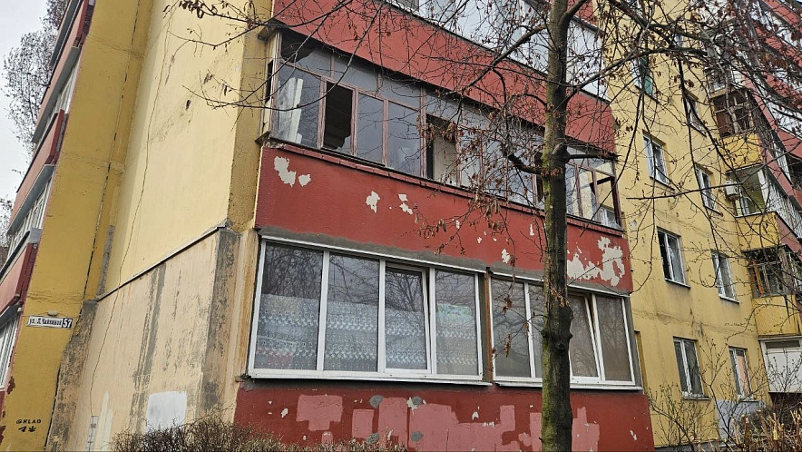 Фото: дом в Таганроге после атаки БПЛА, кадр из ТГ Светланы Камбуловой