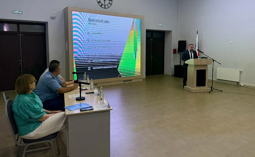 Фото: Зураб Киладзе на отчёте, кадр пресс-службы