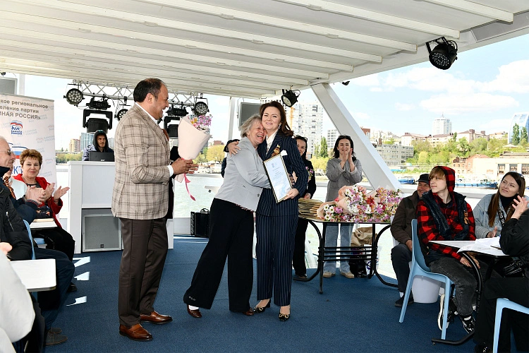 Фото: Лидия Новосельцева в честь 80-летия Победы организовала праздник на теплоходе 