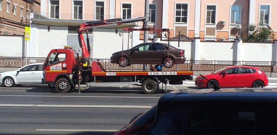 Фото: эвакуатор в Ростове, кадр из архива 1rnd