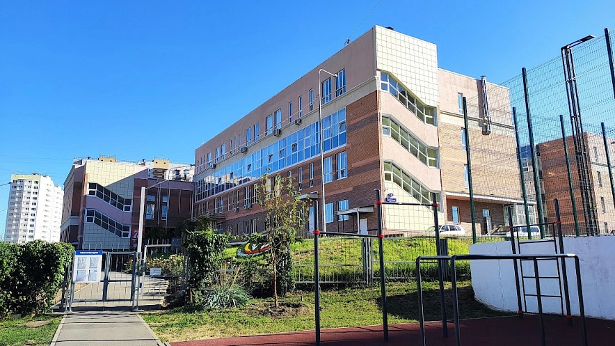 Фото: школа на Суворовском, кадр 1rnd