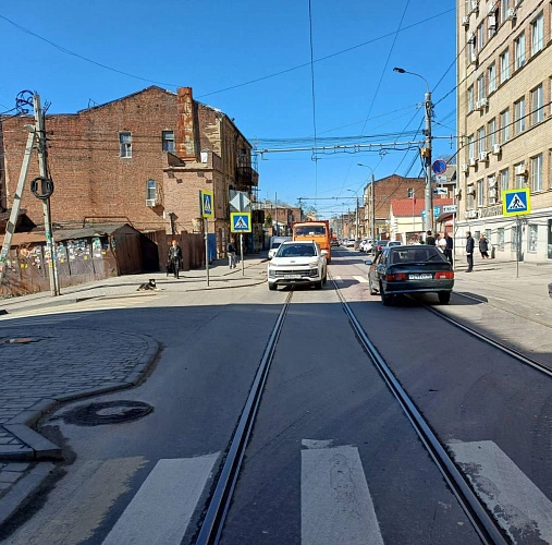 Фото: В центре Ростова 12-летнего подростка сбил водитель на кроссовере «Москвич 3», фото - ГИБДД РО