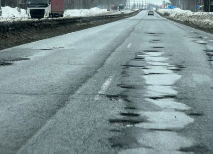 Фото: ямы на М-4 "Дон" // кадр ВК "Трасса м-4 Дон"