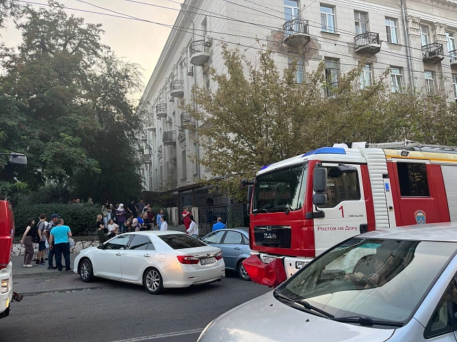 Фото: В центре Ростова произошел пожар в одном из кафе // фото 1rnd