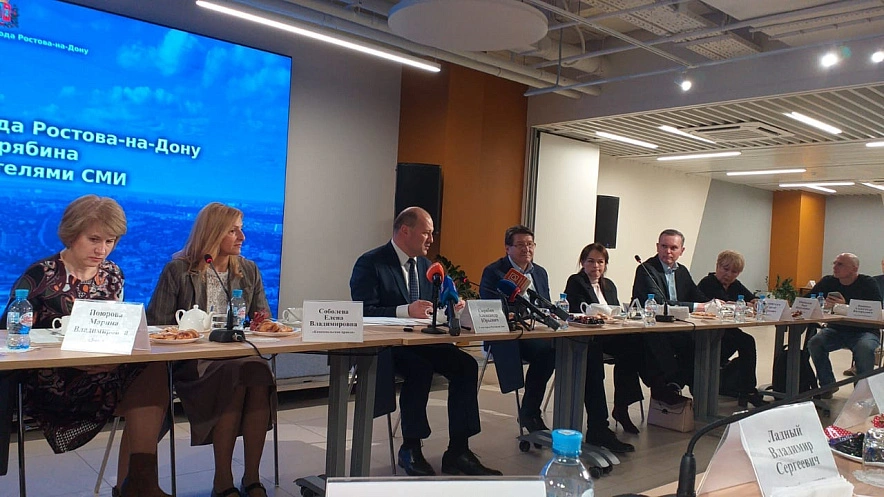 Фото: встреча с представителями СМИ // кадр 1rnd