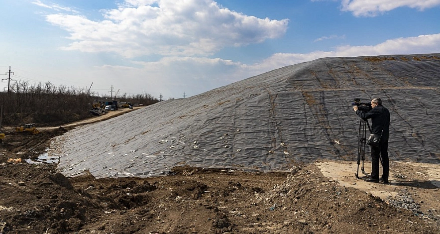 Фото: Мусорный полигон в Левенцовке, кадр мэрии