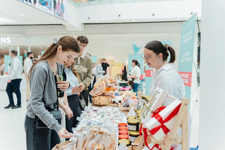 Фото: ярмарка "В России вкуснее" в Ростове, кадр пресс-службы партии