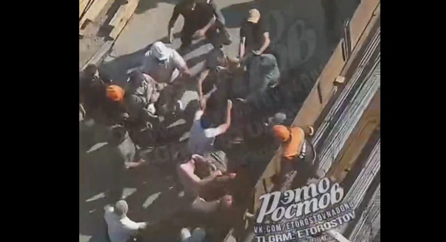 Фото: массовая драка на стройке в Ростове, кадр ТГ Это Ростов