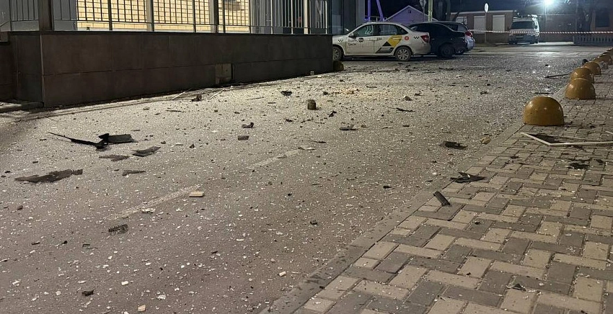 Фото: место удара БПЛА на Горсоветской в Ростове, иллюстрация из архива 1rnd
