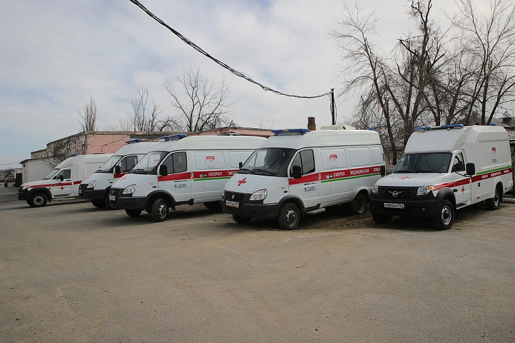 Фото: скорые возле ЦРБ Усть-Донецкого района, кадр ПРО