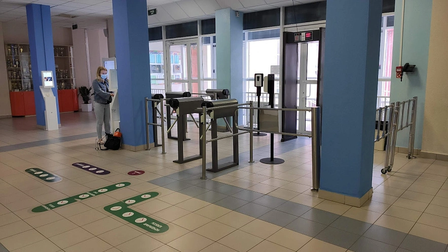 Фото: КПП на входе в школу, кадр 1rnd