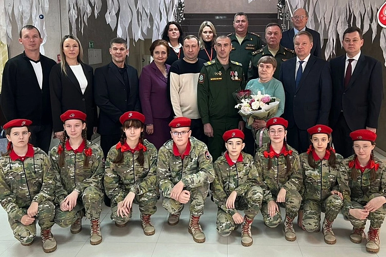 Фото: награждение П. Лазарева // фото мининформации РО