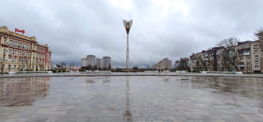 Фото: Театральная площадь Ростова в дождь, кадр 1rnd