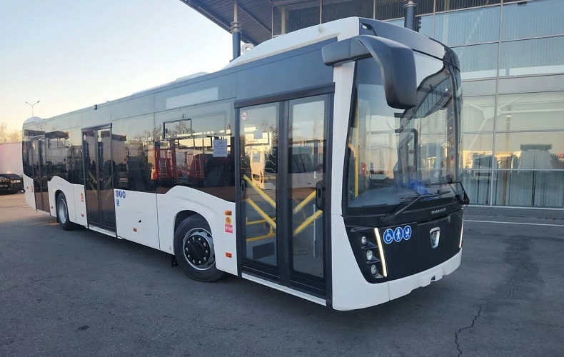 Фото: Новый автобус НЕФАЗ в Ростове, кадр из ТГ мэрии