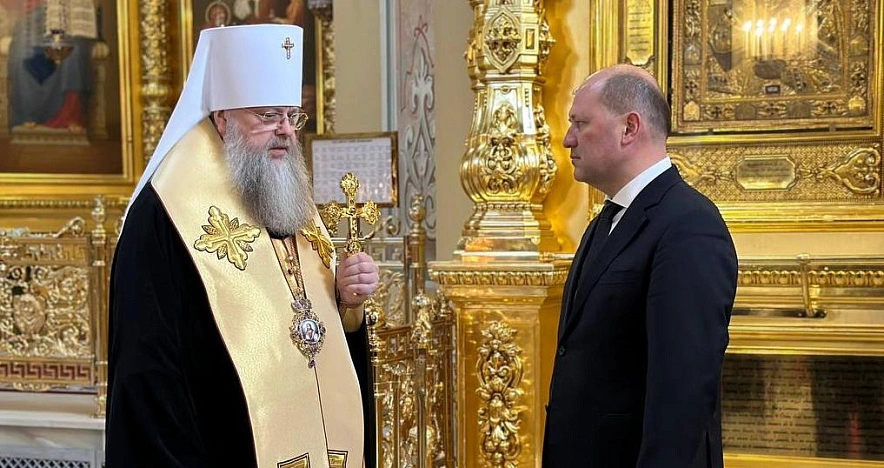 Фото: митрополит Меркурий и сити-менеджер Ростова, кадр ТГ