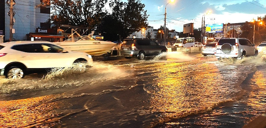 Фото: Ростовская площадь Ленина во время ливня, кадр 1rnd
