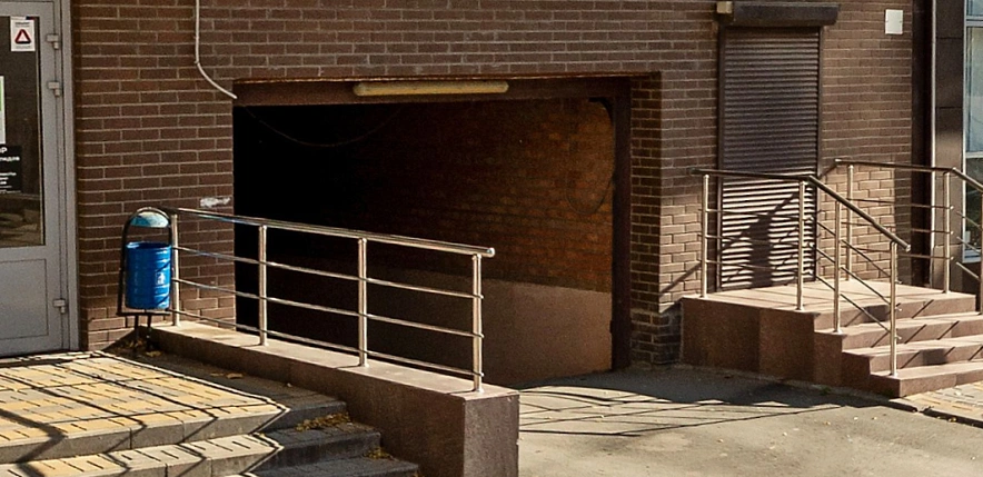 Фото: Въезд в подземную парковку на Города Волос, 112 / Яндекс.Карты