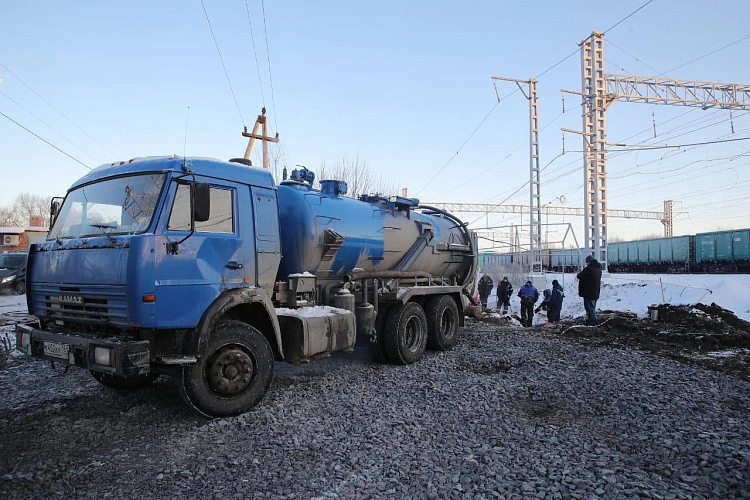 Фото: В Новочеркасске аварийный коллектор восстановят не раньше конца февраля // кадр из ТГ Юрия Лысенко