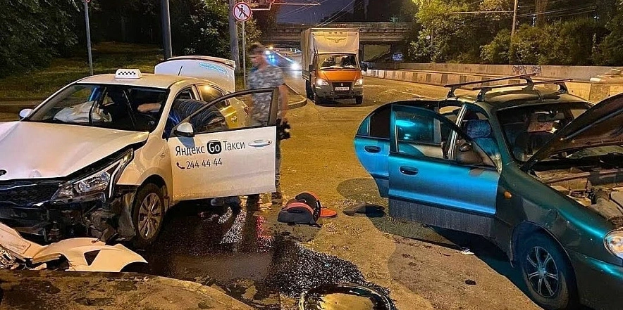 Фото: Крупное ДТП в Ростове, кадр из архива 1rnd