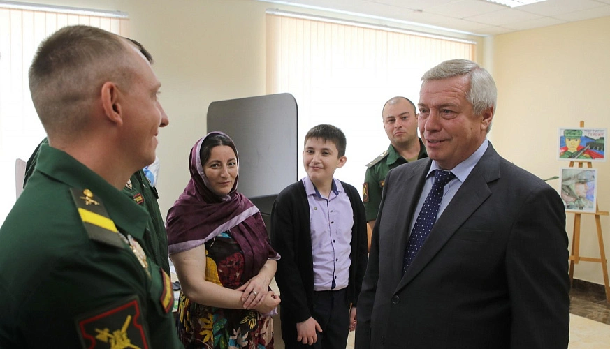 Фото: Василий Голубев с участниками СВО, кадр ПРО