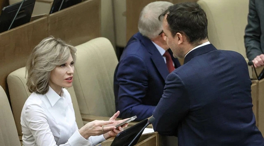 Фото: Депутат Екатерина Стенякина с коллегами по Госдуме РФ, кадр - ВК Стенякиной